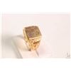 Image 1 : Gent's 18kt yellow gold signet ring, note matches 276B