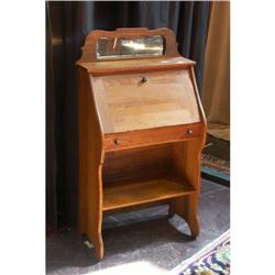 CIRCA 1910 SMALL GOLDEN OAK DESK