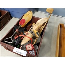 Lot of vintage collectables