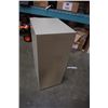 Image 3 : Westward metal organizer with plastic drawers