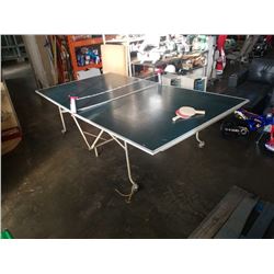 9 X 5 FOOT FOLDING PINGPONG TABLE WITH NET AND PADDLES