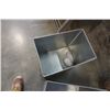 Image 3 : 2 METAL BINS