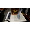 Image 1 : 5TH AVE CRYSTAL CHESS BOARD WITH SHOT GLASSES, CELL PHONE ARM BANDS, HDMI CORD, BLACKLIGHT