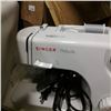 Image 2 : SINGER SEWING MACHINE