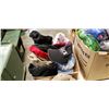 Image 2 : BOX OF HATS AND BOX OF WATERBOTTLES