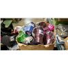 Image 3 : BOX OF HATS AND BOX OF WATERBOTTLES