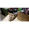 Image 4 : BOX OF HATS AND BOX OF WATERBOTTLES