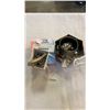 Image 1 : LOT OF VINTAGE JEWELLERY BRACELETS, BROOCHES, ETC