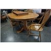 Image 2 : OAK DINING TABLE WITH 2 LEAFS AND 4 CHAIRS