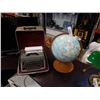 Image 1 : ROYAL TYPEWRITER AND GLOBEMASTER GLOBE