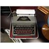 Image 2 : ROYAL TYPEWRITER AND GLOBEMASTER GLOBE