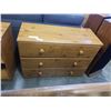 Image 2 : 3 DRAWER WOOD DRESSER