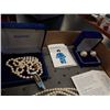 Image 3 : TRAY OF NEW KIMONO JEWELRY