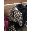 Image 3 : 2 LULU LEMON HOODIES, OTHER JACKET AND WINTER COAT AND CLOTHING RACK
