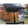 Image 3 : GAS LIFT OFFICE CHAIR