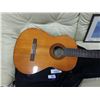 Image 2 : YAMAHA C40 ACOUSTIC GUITAR