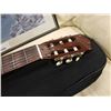 Image 3 : YAMAHA C40 ACOUSTIC GUITAR