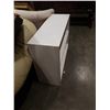 Image 3 : WHITE SHELF