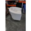 Image 2 : WHITE BUCKET CHAIR