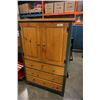 Image 1 : PINE AND GREEN WARDROBE