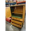 Image 2 : PINE AND GREEN WARDROBE