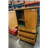 Image 3 : PINE AND GREEN WARDROBE