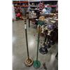 Image 1 : 2 metal base floor lamps