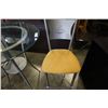 Image 3 : GLASSTOP METAL BISTRO TABLE WITH 2 STOOLS CAFE THEME
