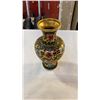 Image 10 : 3 EASTERN VASES - 1 CLOISONNE AND 2 CERAMIC