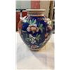 Image 2 : 3 EASTERN VASES - 1 CLOISONNE AND 2 CERAMIC