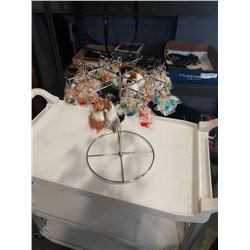 SPINNING DISPLAY RACK OF KEYCHAINS