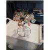 Image 1 : SPINNING DISPLAY RACK OF KEYCHAINS