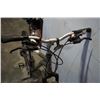Image 2 : GREY AND WHITE INFINITY BIKE