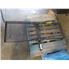 Image 2 : REESE EXPLORE HITCH MOUNTED CARGO RACK