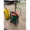 Image 2 : STEWART-WARNER 150PSI PNEUMATIC GREASE DISPENSER ON MOBILE CART