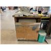 Image 2 : METAL WORK BENCH WITH VICE, ROLL OF INDUSTRIAL PAPER, BI-FOLD WELDING SCREEN, LIGHTS AND ASSORTED