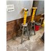 Image 2 : 4 LARGE INDUSTRIAL JACK STANDS & 2 YELLOW VEHICLE RAMPS