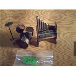 2 VINTAGE PENCIL SHARPENERS