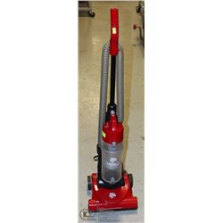VACUUM DIRT DEVIL UPRIGHT