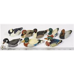 VINTAGE 1986 8 AVON COLLECTOR