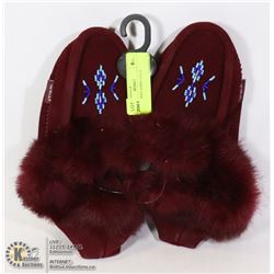 LADIES MOCCASINS SIZE 9