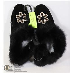 LADIES MOCCASINS SIZE 6
