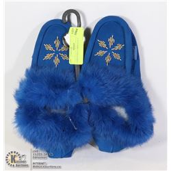LADIES MOCCASINS SIZE 8
