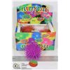 Image 1 : RETAIL DISPLAY OF FLUFFY BALLS