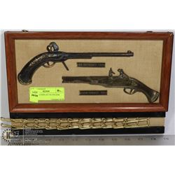 VINT. GUN DISPLAY TIE HOLDER