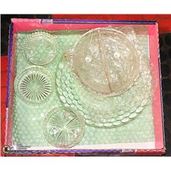 FLAT OF CLEAR CRYSTAL AND GLASS PIECES.