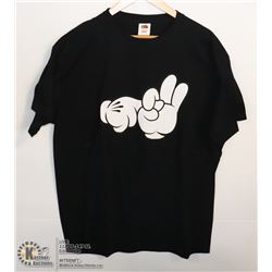 GRAPHIC HAND GESTURE T-SHIRT SIZE LARGE
