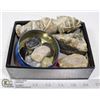 Image 1 : BOX OF ASSORTED GEODES & POLISHED ROCKS.