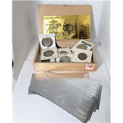 15) WOODEN CIGARELLO BOX CONTAINING: GOLD