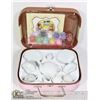 Image 1 : TEATIME PAINT AND PRETEND KIT